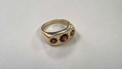 Red Stone 9ct Gold Ring - Size R 1/2