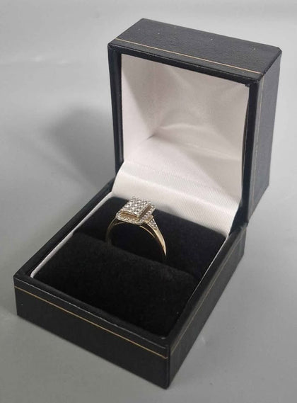 9CT Gold Ring With Stones And square Top 2.5G