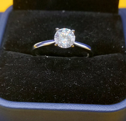 Stunning Silver Ring/ Moissanite Lab Grown Size-R