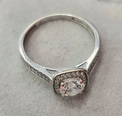 9ct white gold cluster CZ ring Size R