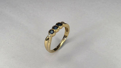 18ct Gold Ring with Sapphires Size T 1/2