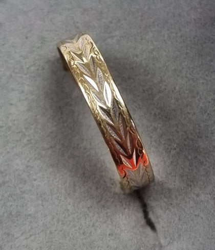 9ct Gold Two Tone Ring Size 