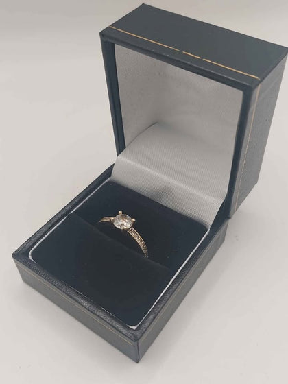 (9ct Hallmarked&Tested), 2g Gold Ring With CZ Stones, Size P