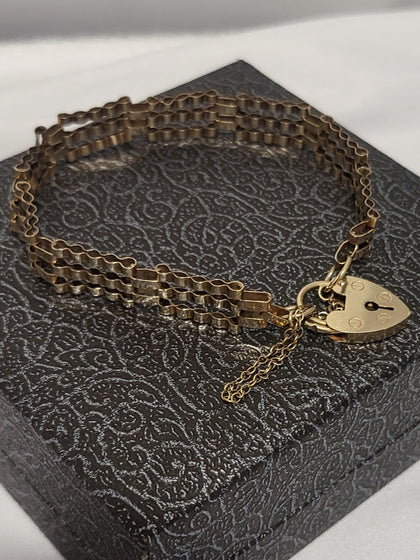 9ct Yellow Gold 3 Bar Crinkled Gate Bracelet with safety chain - 6.66g