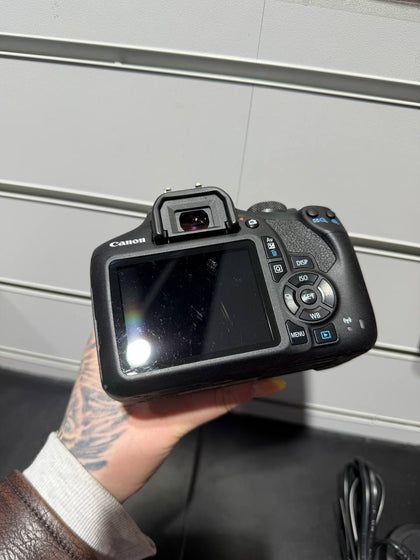 Canon EOS 2000D Black + 18-55mm IS II