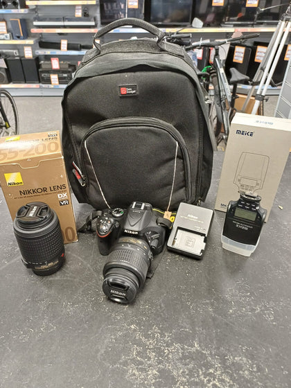 Nikon D5200 with Nikon DX VR 18-55mm lens, Nikon DX VR 55-200mm lens and Meike MK320 Speedlight