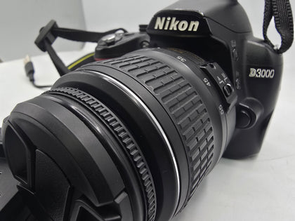 nikon d3000 camera with charger