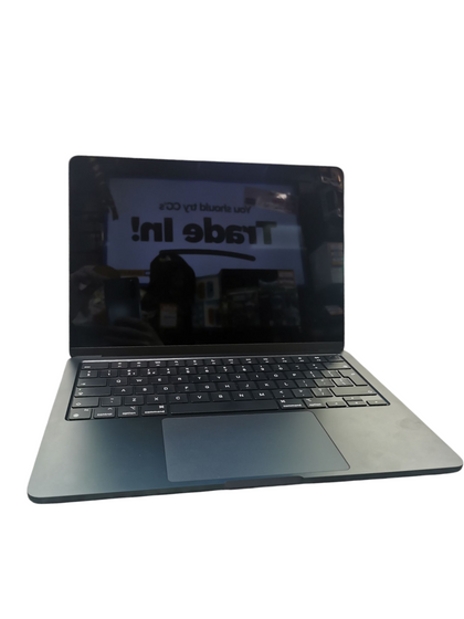 Apple 13.6” MacBook Air 2022 256gb M2 chip