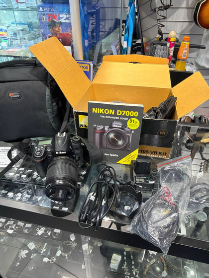 Nikon D7000 + 18-105mm VR LENS