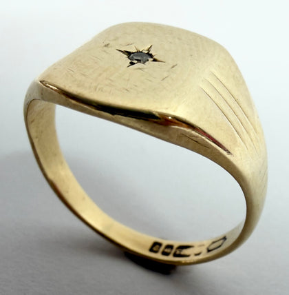 9ct gold signet ring size Q 1/2