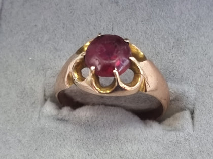 9ct Gold Ruby Ring size 