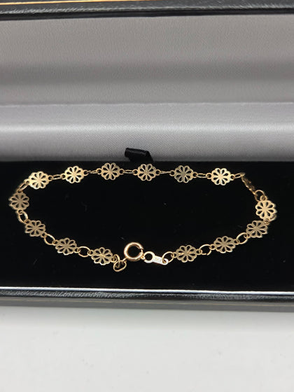 9K HALLMARKED (375) GOLD flower bracelet , 2.2grams