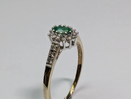 9CT GOLD DIAMOND & GREEN STONE RING