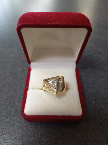 Stunning 14ct Gold Ring Size-N 1/2