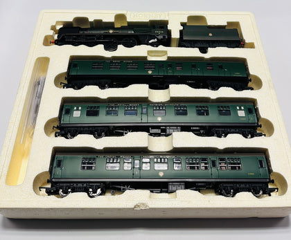 Hornby R2599M The Royal Wessex Train Pack