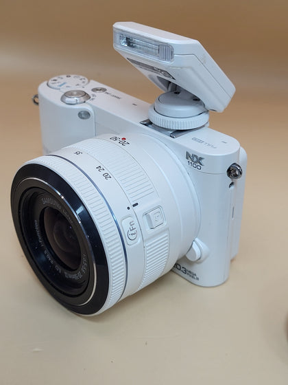 Samsung Nx1100 20.3mp Digital Camera Outfit -  20-50mm Pearlescent White