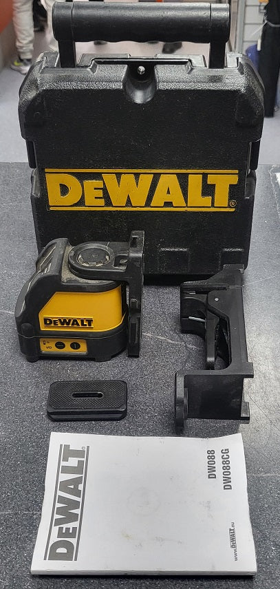 DeWalt DW088CG Green Laser Level 30m Self-Levelling Cross Line High Precision