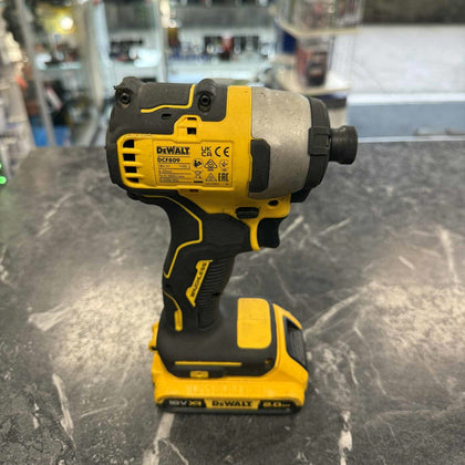 DEWALT DCF809 18V Cordless Impact Driver + X3 Batteries & Charger