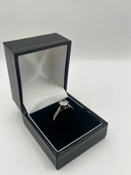 375 9CT, WHITE GOLD, RING SIZE O/7, 2.3G, Boxed