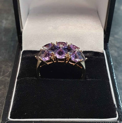 9ct Yellow Gold Ring With Purple Stones - Size P - 3.6G