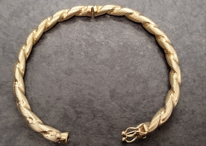 9ct Yellow Gold Ladies Hinged Bangle 63.5mm inside diameter -4-5mm width