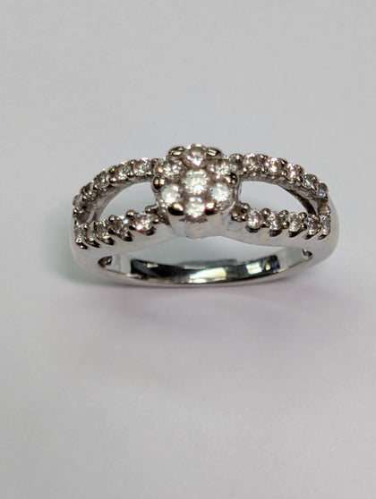 18ct White Gold Diamond Figure Of Eight Ring Size I