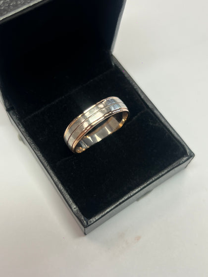 9CT GOLD WEDDING BAND SIZE W 5.7gr