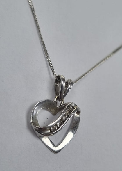9CT WHITE GOLD NECKLACE 21