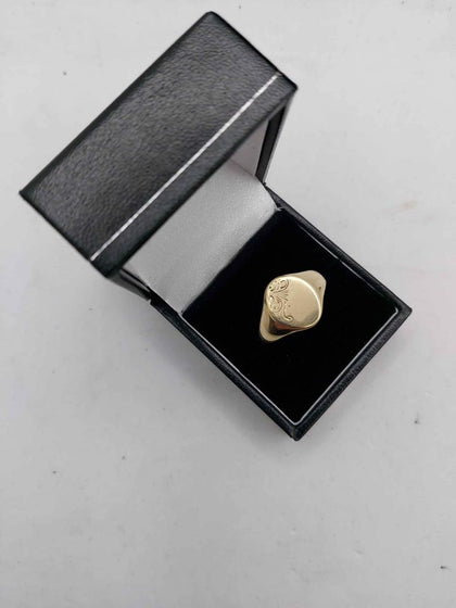 9CT Yellow Gold Signet Like Ring - Size S - 4.45 Grams.