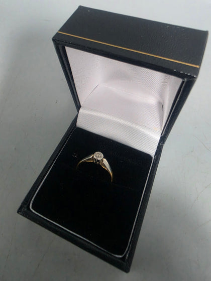 18ct GOLD RING 1.4G 750 Size J