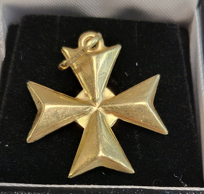 9ct Yellow Gold Maltese Cross - 2.4G - Hallmarked