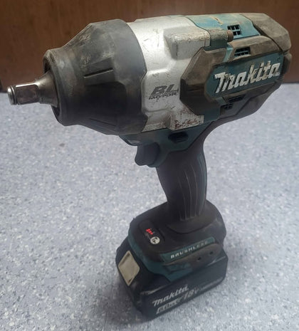 Makita (DTW1002) Impact Wrench - With 6.0ah Battery