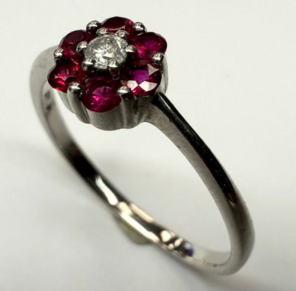 9ct White gold flower ring size Q 1/2