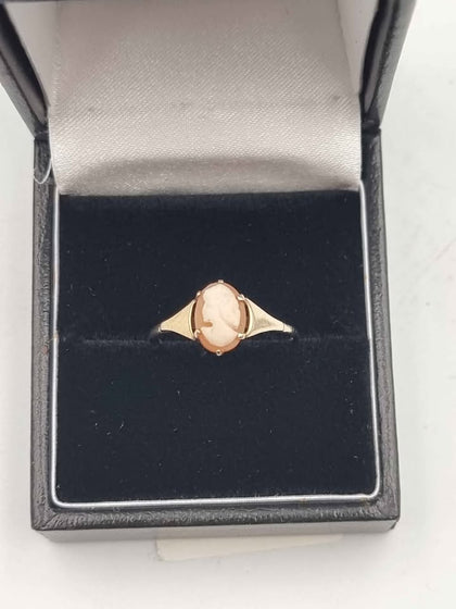 9ct Yellow Gold Cameo Ring - Size O - 1.11 Grams