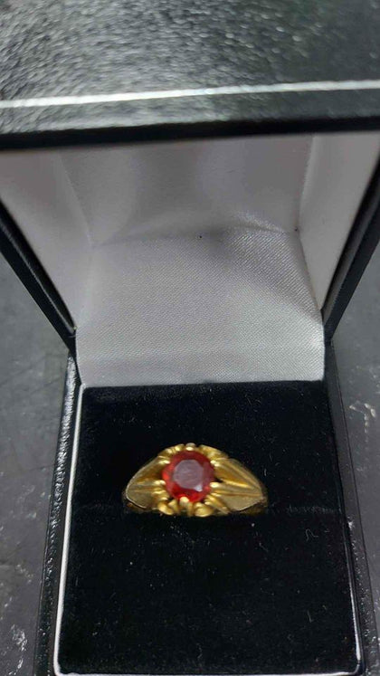 9ct gold ring with red stone, weight 3.26, ,size p.