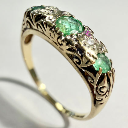 9ct Yellow five stoned half hoop ring with green stones size O