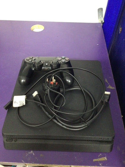 PS4 slim with pad