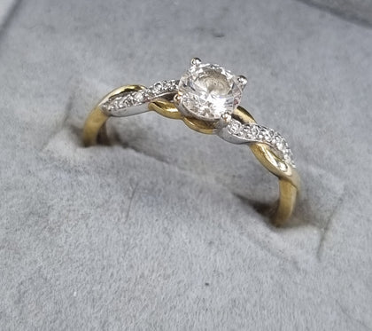 9ct gold ring cz stones size L