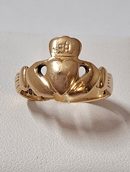 9 Carat Gold Claddagh Ring Size O/P