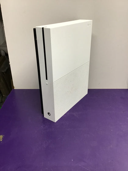 Microsoft Xbox One S no controller.