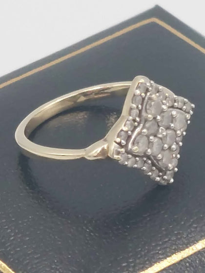 (9k Hallmarked&Tested), Gold Ring With Clear Stones, 2.4g, Size L