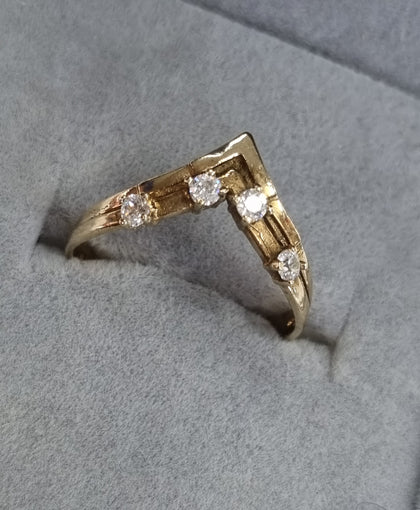 9ct gold wishbone ring cz stones size O