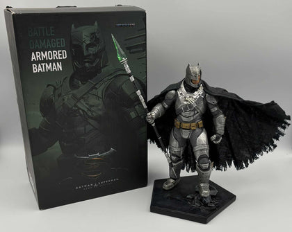 ** SALE ** IRON STUDIOS ARMORED BATMAN VS SUPERMAN STATUE BATTLE DAMAGED 1/10th SCALE FIGURE