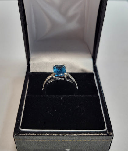 14ct White Gold Ring with Blue & Clear Stones - Size K - 2.63g total