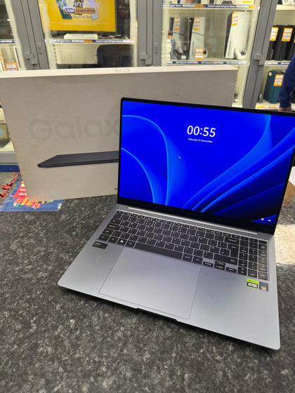 Samsung Book4 Ultra - Intel Core Ultra 7 - 16GB - 1TB SSD
