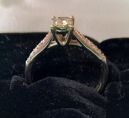 2.8g 9ct Diamond Ring Size M