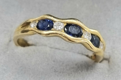 18ct Gold Diamond & Sapphire Ring - Size R