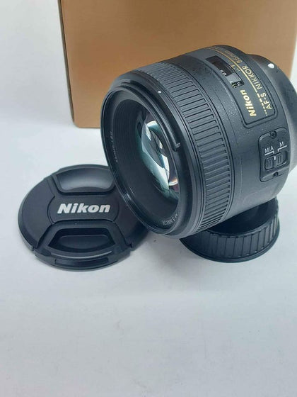 Nikon AFS nikkor 85mm f1.8 G prime lens for FX and DX cameras in mint condition