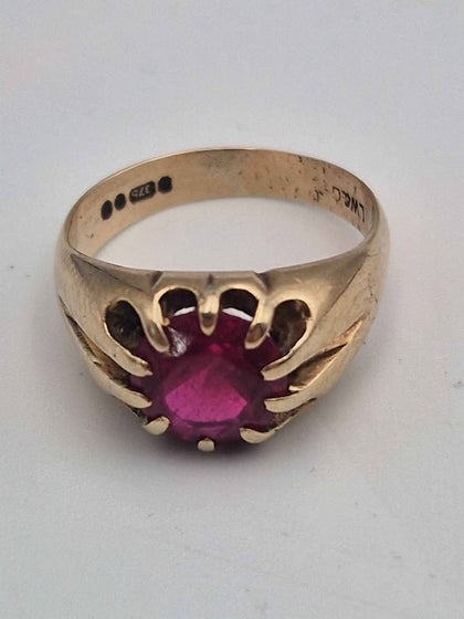 9ct Yellow Gold Dress Ring With Red Gemstone - Size M - 5.12 Grams