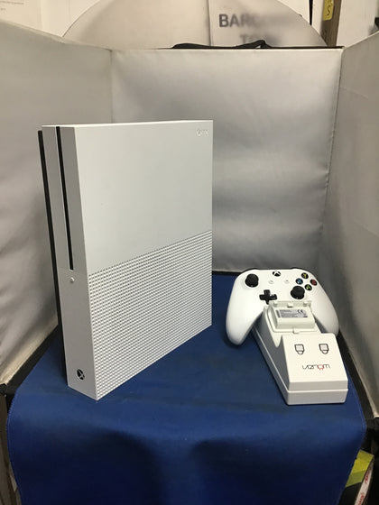 Xbox one s with pad